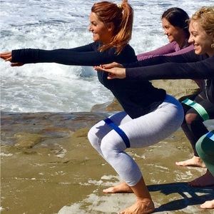 Grey LuLulemon pants 3/4 length